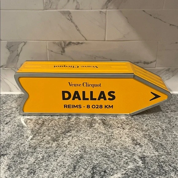 New Veuve Clicquot Dallas Arrow Box Yellow - Picture 1 of 9
